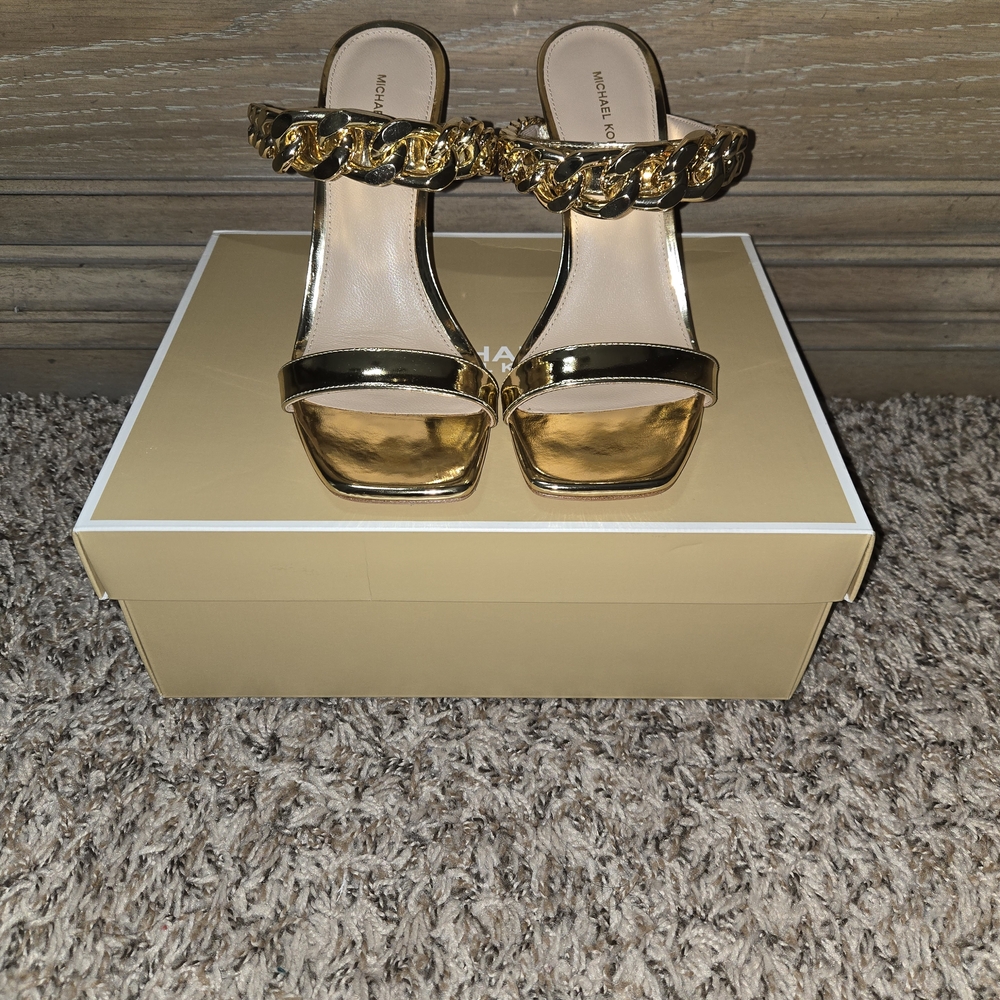 Michael Kors! Elegant Gold Heel With Gold Chain. Sexy And Sleek! - Picture 2 of 5